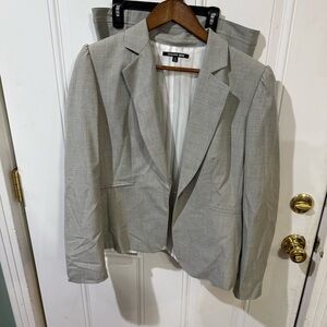 Gianni Bini Elegant Gray Blazer and Skirt